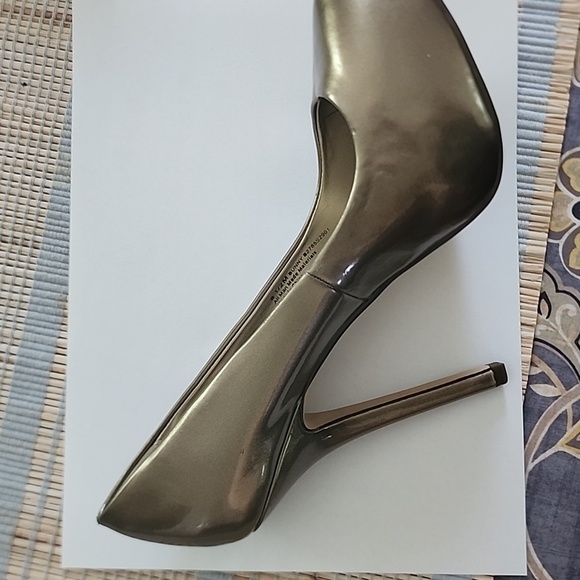 FERGIE Bunny platform heel 8.5 NWOB - Picture 4 of 6